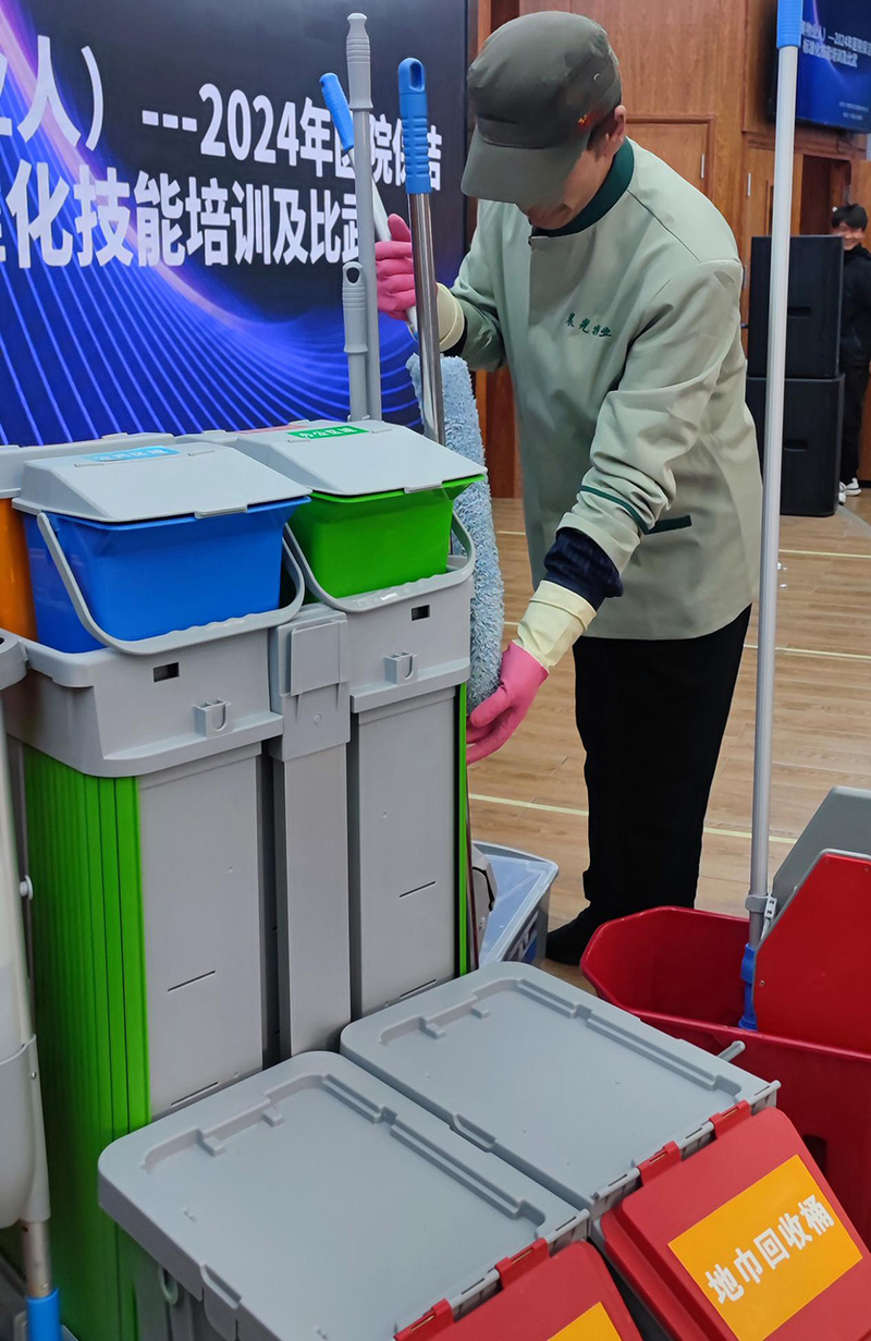 “施達(dá)公司向甘肅省人民醫(yī)院分享醫(yī)院保潔標(biāo)準(zhǔn)化的理念及落地案例的實踐經(jīng)驗