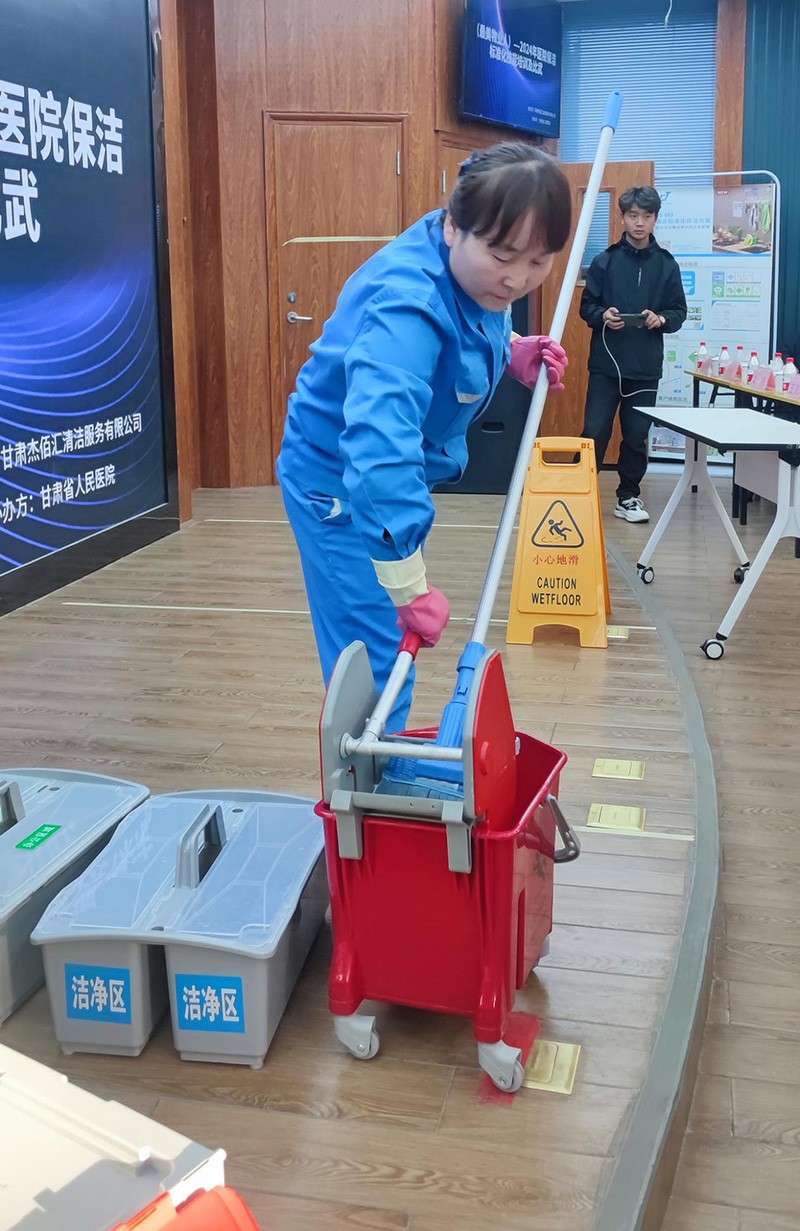 “施達(dá)公司向甘肅省人民醫(yī)院分享醫(yī)院保潔標(biāo)準(zhǔn)化的理念及落地案例的實踐經(jīng)驗