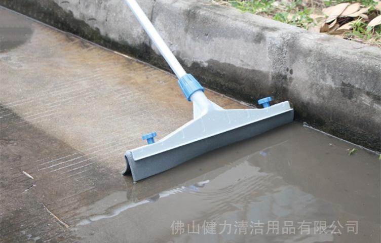 一到下雨天，院子里面總積水，施達多功能推水扒幫到您